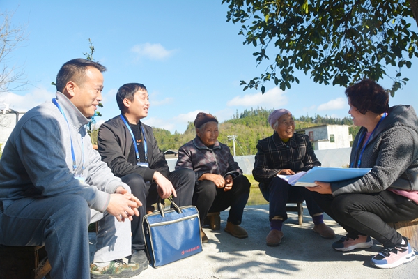 【镜头】纪检监察干部走基层